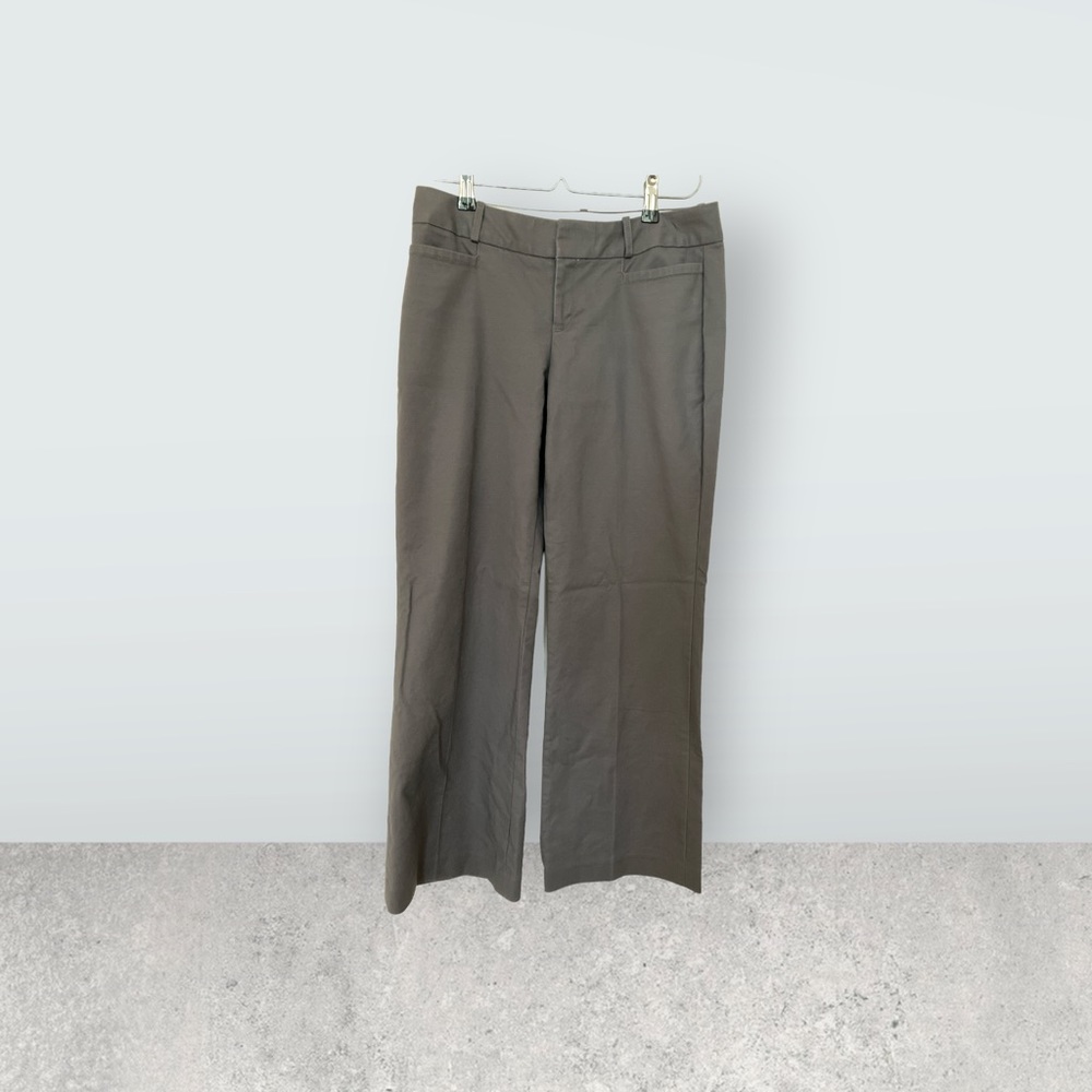 Women’s Banana Republic petites trousers. Size 4P Wide leg. Like new.